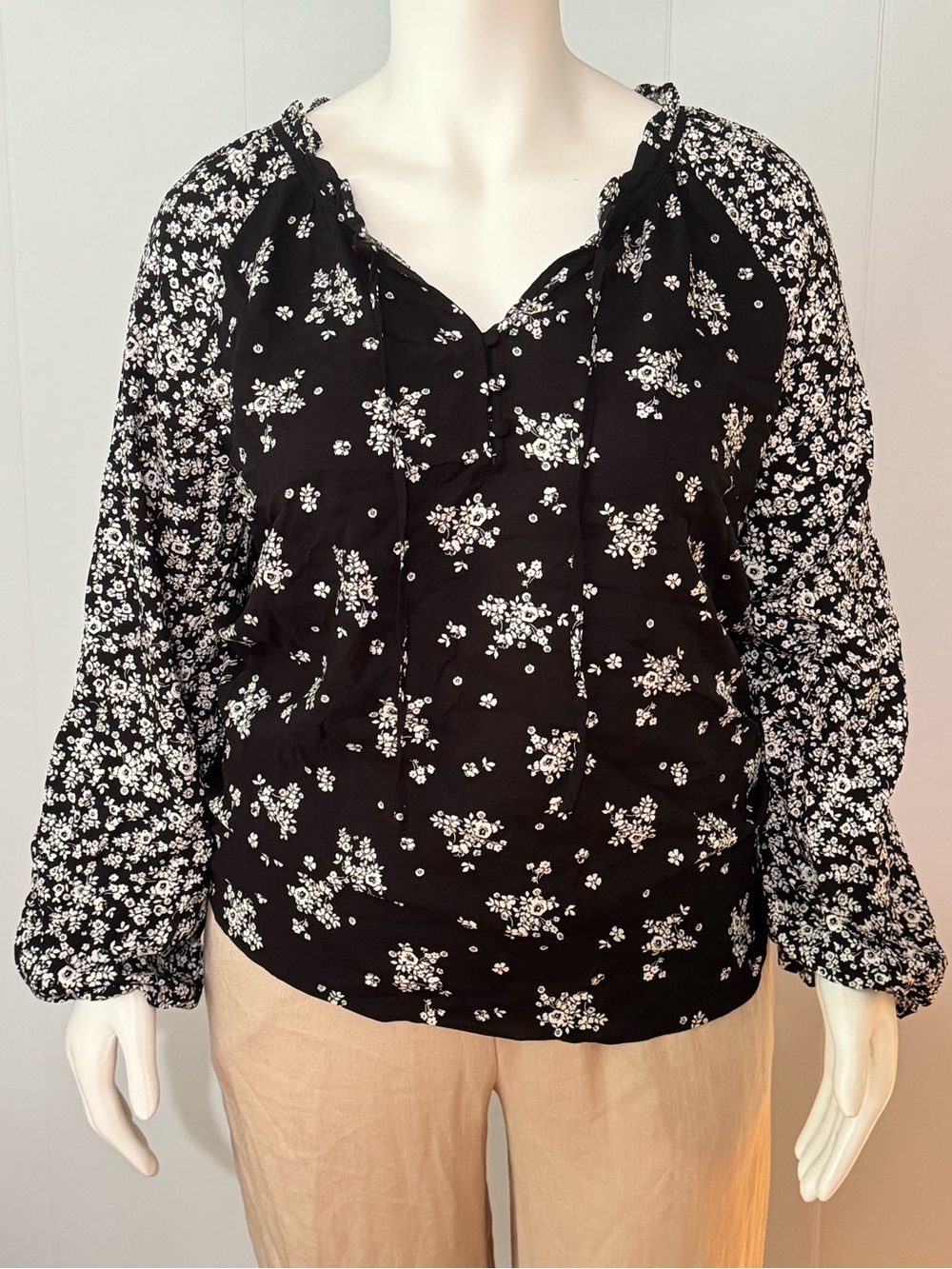TORRID Challis Front Tie Blouse Floral Black & White Size 1